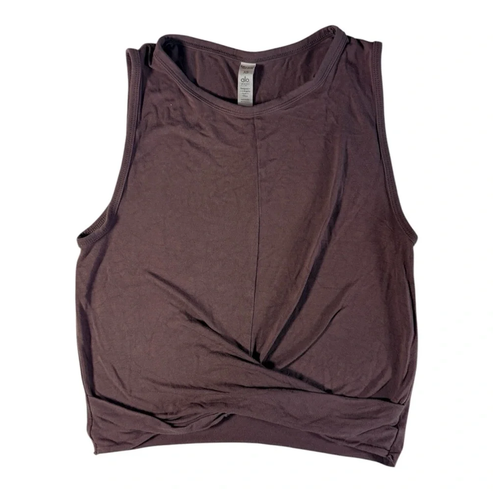 ALO Women's Clover Tank Sleeveless Twist Front Top - Woodrose